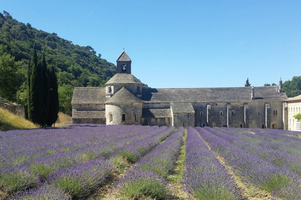  luberon-provence-lavendel-klooster-huizenruil-nazomer